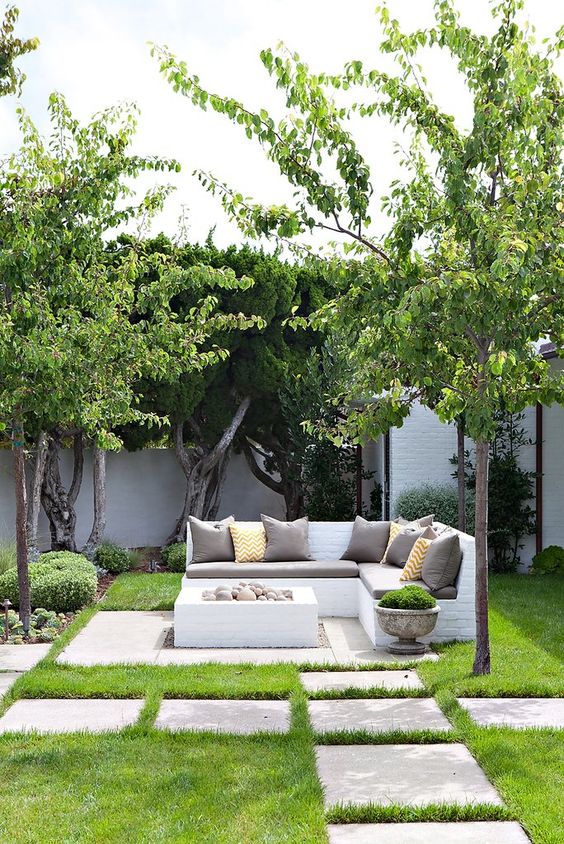 Backyard Sitting Area Ideas: Minimalist Sitting Area
